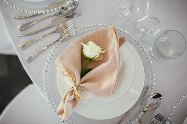 wedding-table-serving-wedding-decor_8353-8510